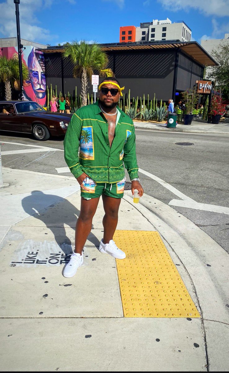 These38s's tweet photo. #BaselMiami https://t.co/xk8V6m6BBl