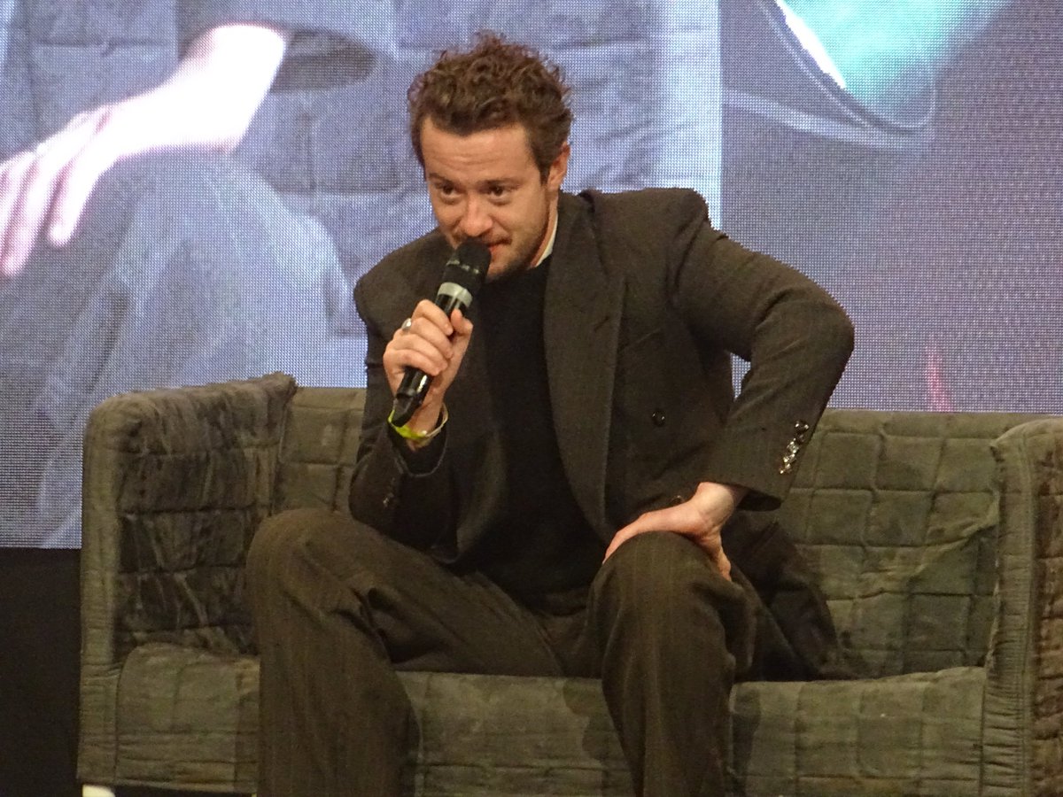Noaleinchen's tweet photo. Some Pictures that i make from Joe today ♥️
Feel free to save and share them ♥️ (but please tag me 🥰) 
#JosephQuinn #GermanComicCon https://t.co/aMvlad7Xog