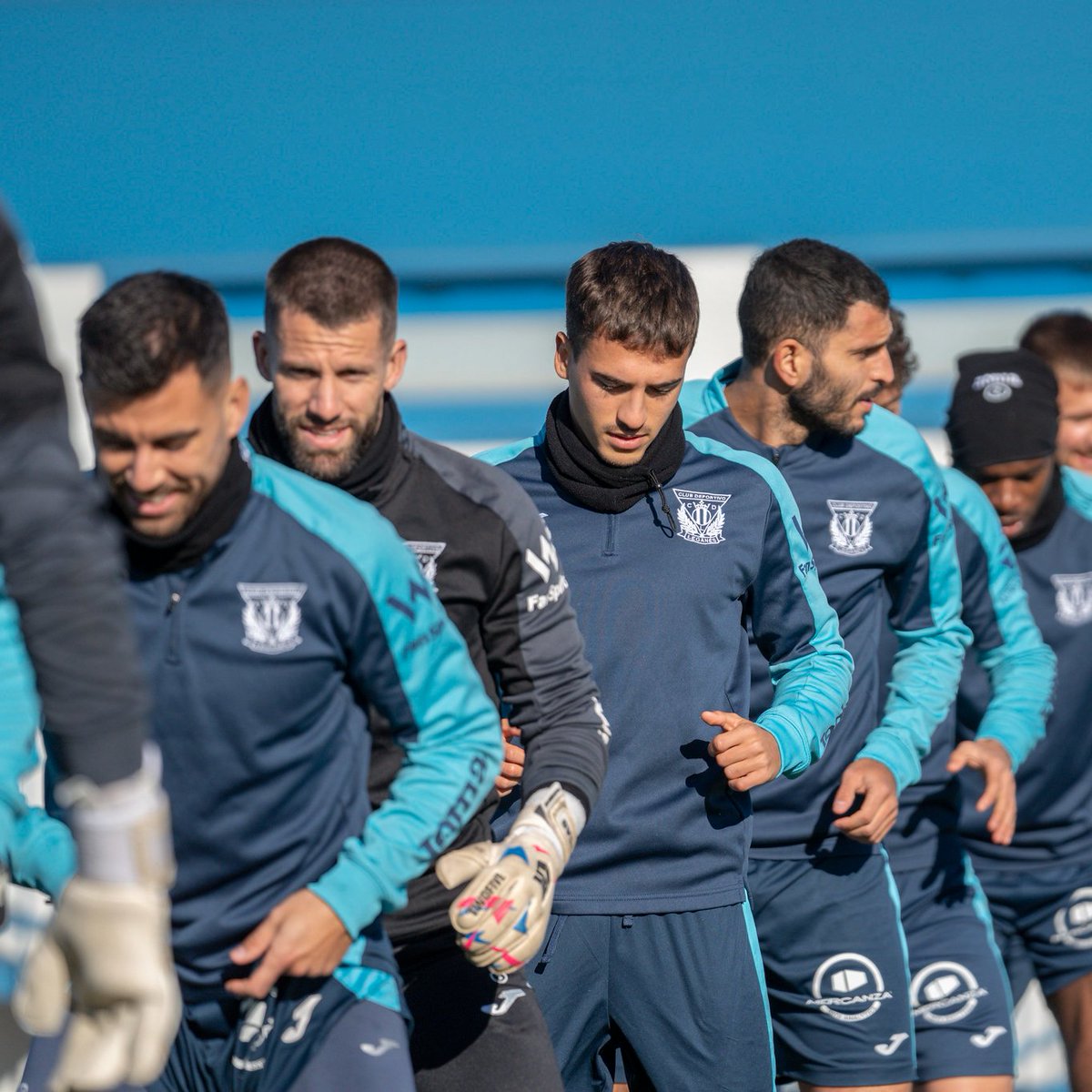😊 ¡#FelizDomingo, pepineros! 

💪 El equipo se entrena esta mañana en la Ciudad Deportiva del <a href="/VillarrealCF/">Villarreal CF</a> antes de regresar a Leganés pensando ya en el #LeganésMirandés del martes en Butarque.