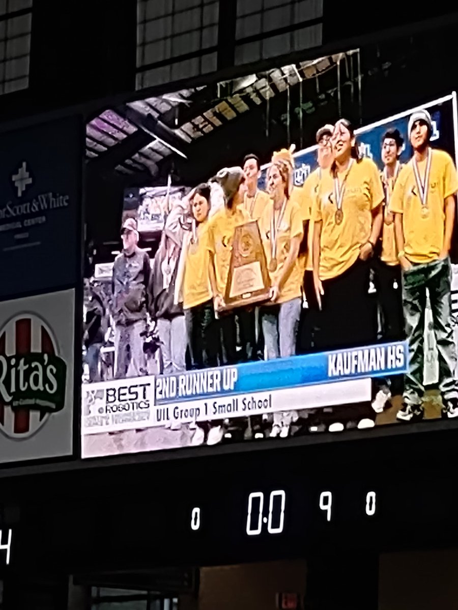 KHSBestRobotics's tweet image. 2022 3rd place UIL Group 1 #podium