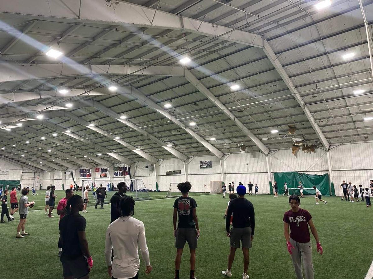 WR_COACH_O's tweet photo. #WideReceiverCity was in full go mode today #activestations @SportsplexWNY https://t.co/1zEfEQtOWl