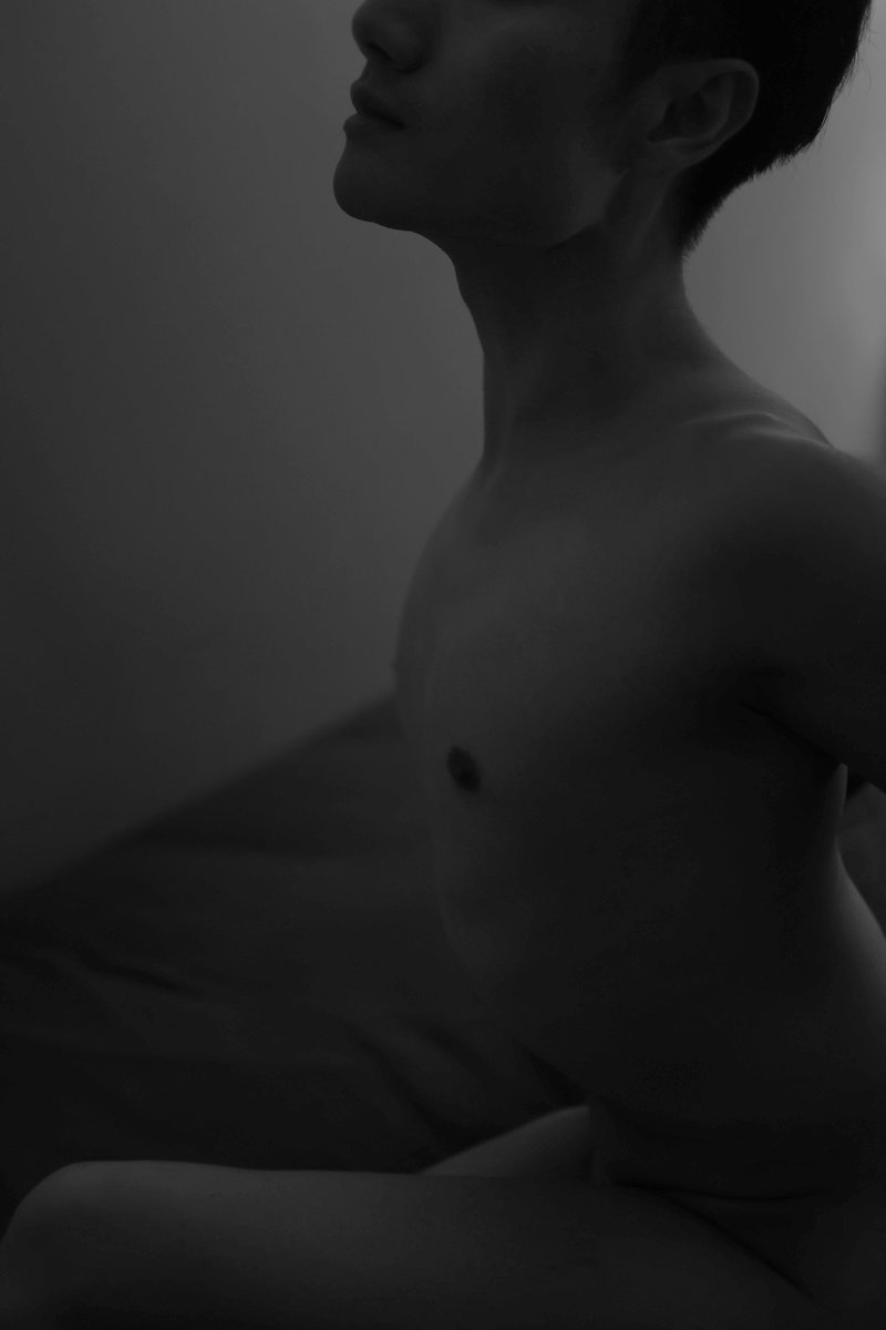 Hoangxxx12's tweet photo. Beauty from the shadows
Photo by Studio88
#cuteboy #finenude #malemodel #dreams #twinks #fineboy #gorgeousboy #twinkboy #chicotropical #exoticboy #chicohermoso #asianboy #asiantwink #hotboy #hotboys🔥 #slimboy #curvyboy #sexyboy #nudeboy #art #legs #bottom #nudeboys #asianboys https://t.co/nfIhHkcUyj