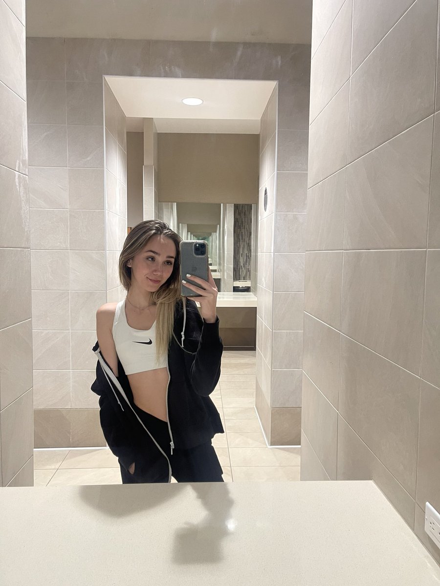 princessalexis tweet media