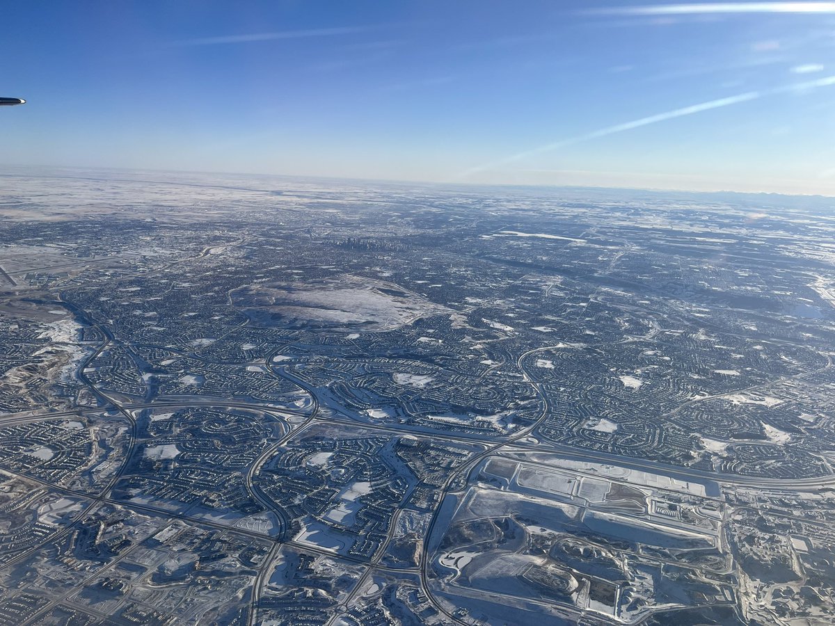 Listening to the @sprawlcalgary ‘Sprawlcast’ while flying over Calgary & reflecting on al lathe challenges that come to a spread out city 🏙️

Just look at that sprawl 🚗
