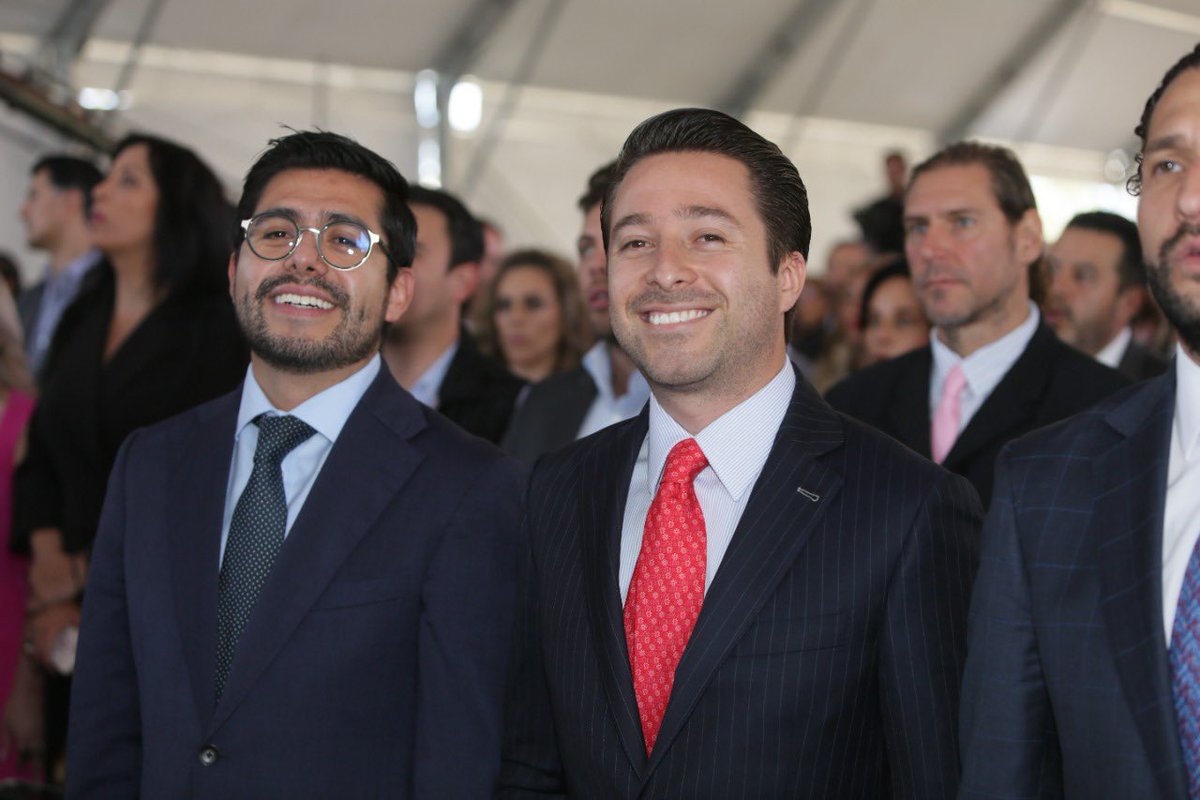 Mariano_Camacho's tweet photo. Hoy acompañe a mi amigo @FerFlores_Emp en su primer informe de resultados, felicidades y enhorabuena a todas y todos nuestros vecinos de Metepec. https://t.co/2tCx1gpsDa