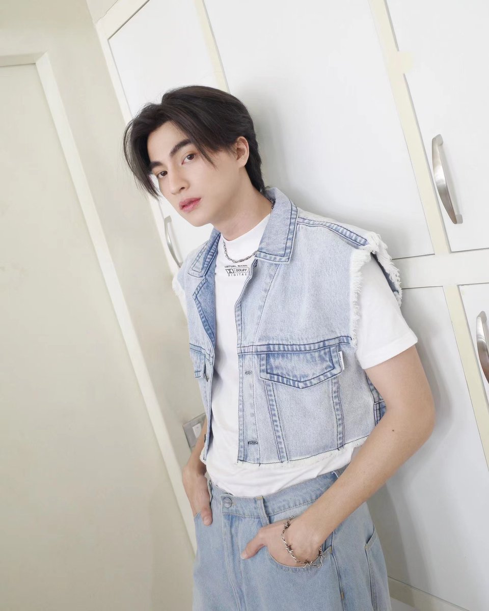 LamboLan0701's tweet photo. Happy birthday to our boy❤
#25thHAPPYGULFDAY 
#GulfKanawut
@gulfkanawut https://t.co/mg7lilTC3B