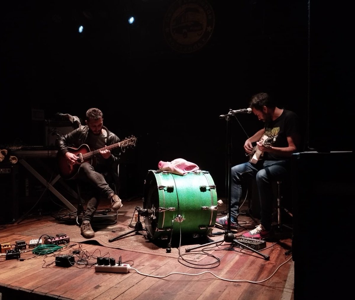 furiamolar's tweet photo. MOLAR TOCANDO EN LA @salahollander https://t.co/V6Fm090viR