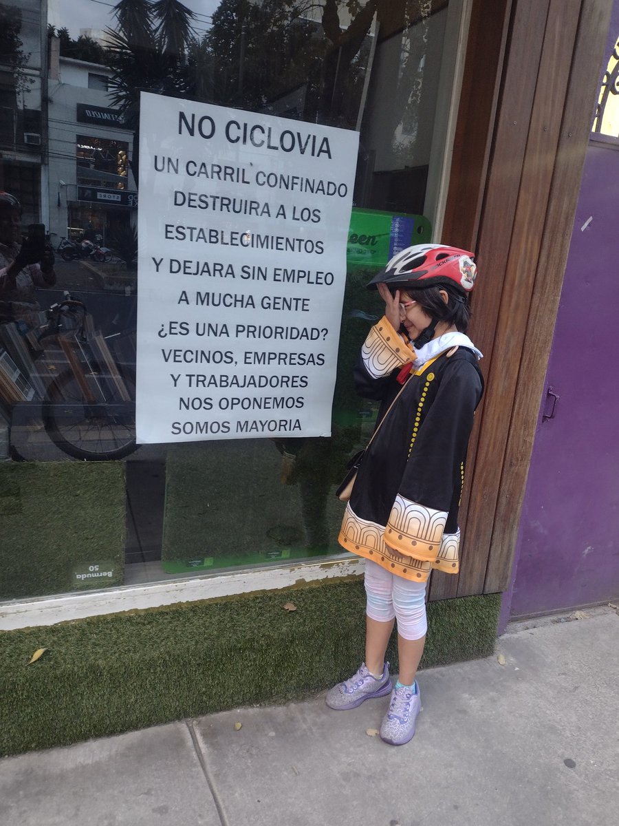 CandySmirna's tweet image. Aquí destruyendo los establecimientos con la bendi #cicloviadivisiondelnorte