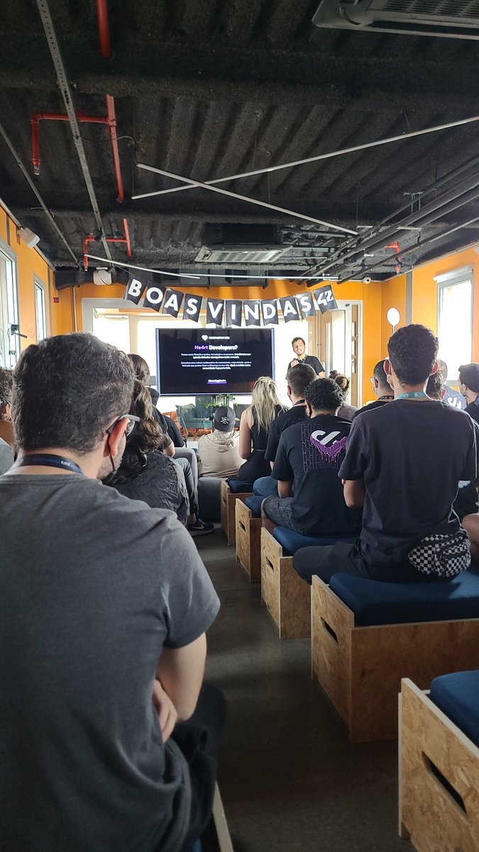 YoruniP's tweet photo. Evento super bem produzido @He4rtDevs @danielhe4rt ! Parabéns a todos pela organização, que venham outros !! #He4rtMeetup2022 https://t.co/n5fqRC5gUB