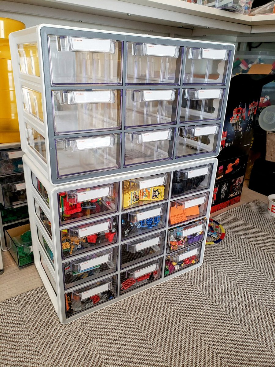 hayauma_lego's tweet photo. コストコで廃盤になったシスマックスキャビネット
4段→3段になって復活したので試しに1個購入
でも天面・足部分の仕様が変わって、前までのキャビに重ならなくなってた😭
外寸は同じなので乗りはするけど固定は出来ず
引出しは同じなので流用可
やっぱ深さとかは丁度いいからレゴ収納はこっちかな https://t.co/vgcg7c9Fg9