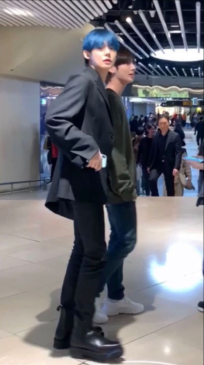 u saw them walking on the street wyd