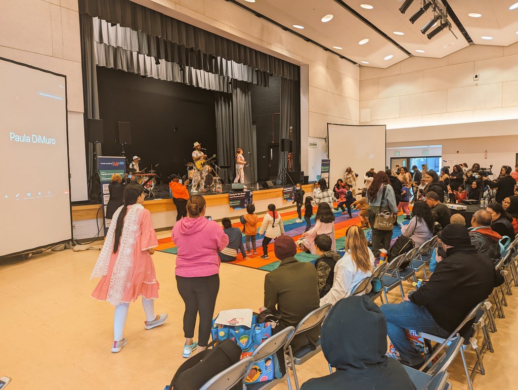LAUSDfamilies's tweet photo. This was the first hybrid engagement segment as part of the Family Academy Course Catalogue. This means families can expect opportunities to engage in person and online starting in the new year. #ReadyfortheWorld https://t.co/Xqk6MS8GOQ