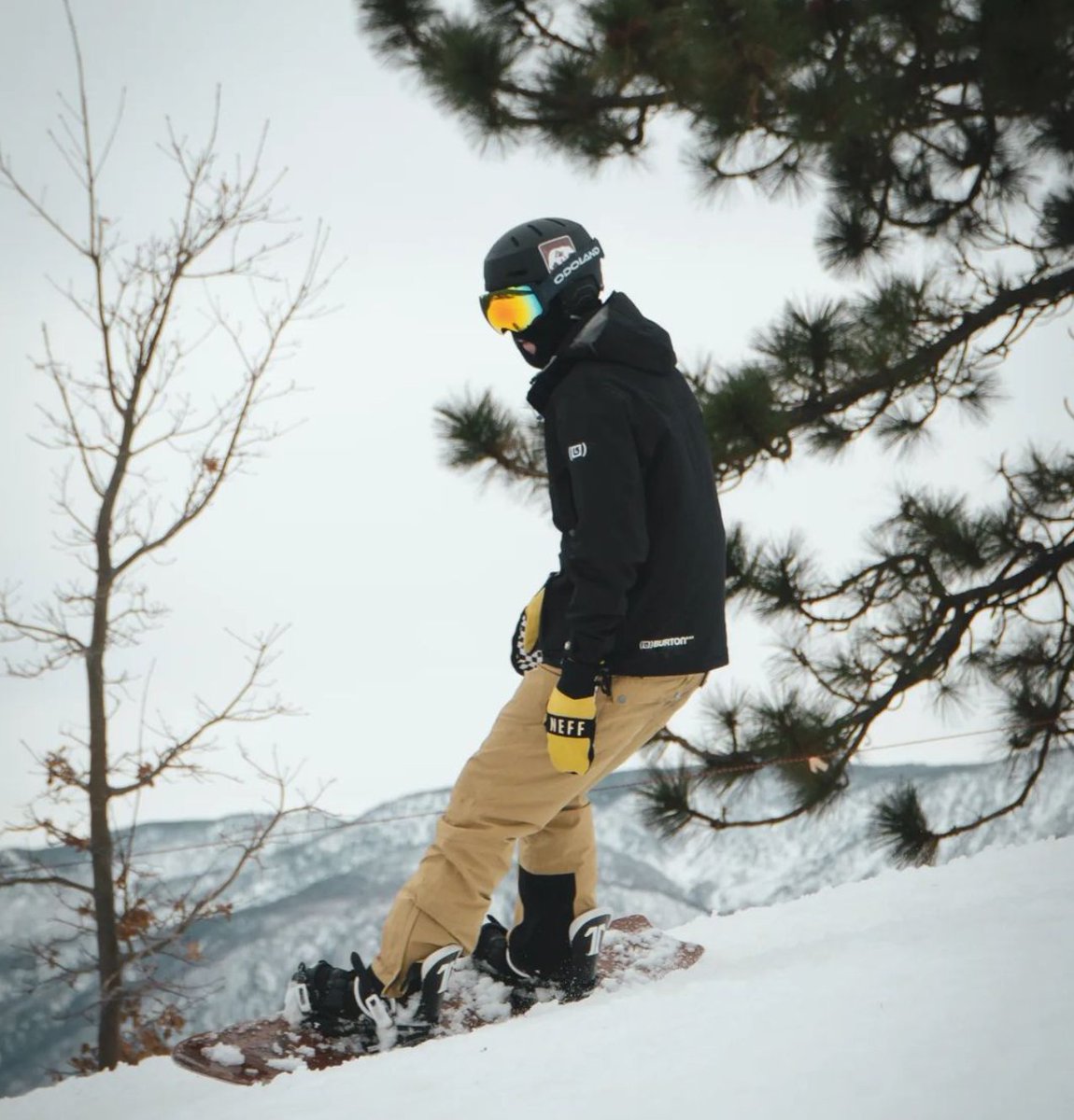 Fun times on the mountain!  Snowmaking has expanded to Upper &amp; Lower Wine Rock + Mambo Alley.  More terrain to open soon.
#SnowValley  #bigbear #runningsprings  #lakearrowhead  #skicalifornia #snowvalleymtnresort #socalsnow #skidazzle #snowjam #newsnow #snowmaking
