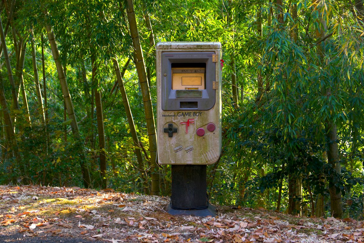 NormalMode's tweet photo. The Shikoku forest Gameboy Mailbox, December 2022
#Japan #photography #NintendoSwitch https://t.co/LjMSnE864j