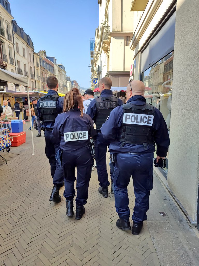 @HantsRajKohli @GosportPolice Boss, excellent service delivery by @GosportPolice #CommunityCoppers, your mob just can't win with some? In France, a fully resourced policing service goes true old school 'commUNITY Coppering' with #OperationTranquillitéVacances. 
#PreventionFirst
