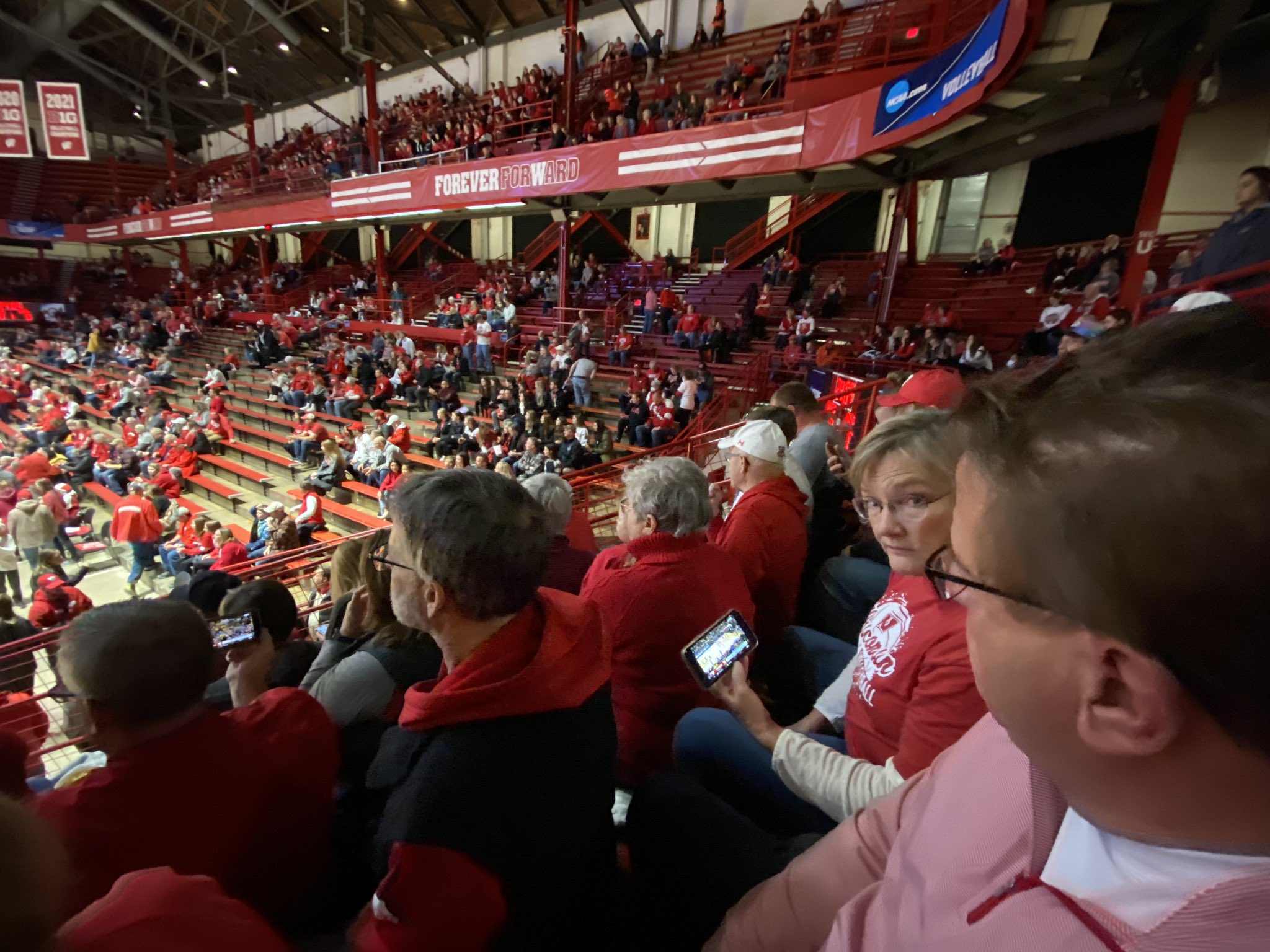 barry-adams-on-twitter-lots-of-people-ignoring-volleyball-warmups-at