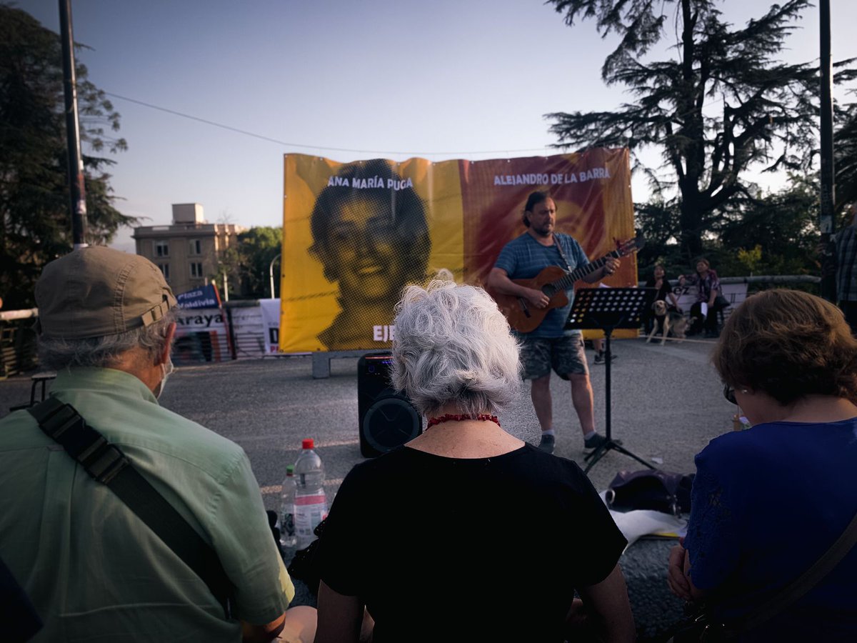 A 49 años de los asesinatos de Ana Maria Puga y Alejandro de la Barra, matrimonio militantes del Mir. Un 03 de diciembre fueron emboscados y asesinados, cuando llegaban a buscar a su hijo Alvaro al jardin infantil. Uno de los condendos es Miguel  Krassnoff. #Providencia