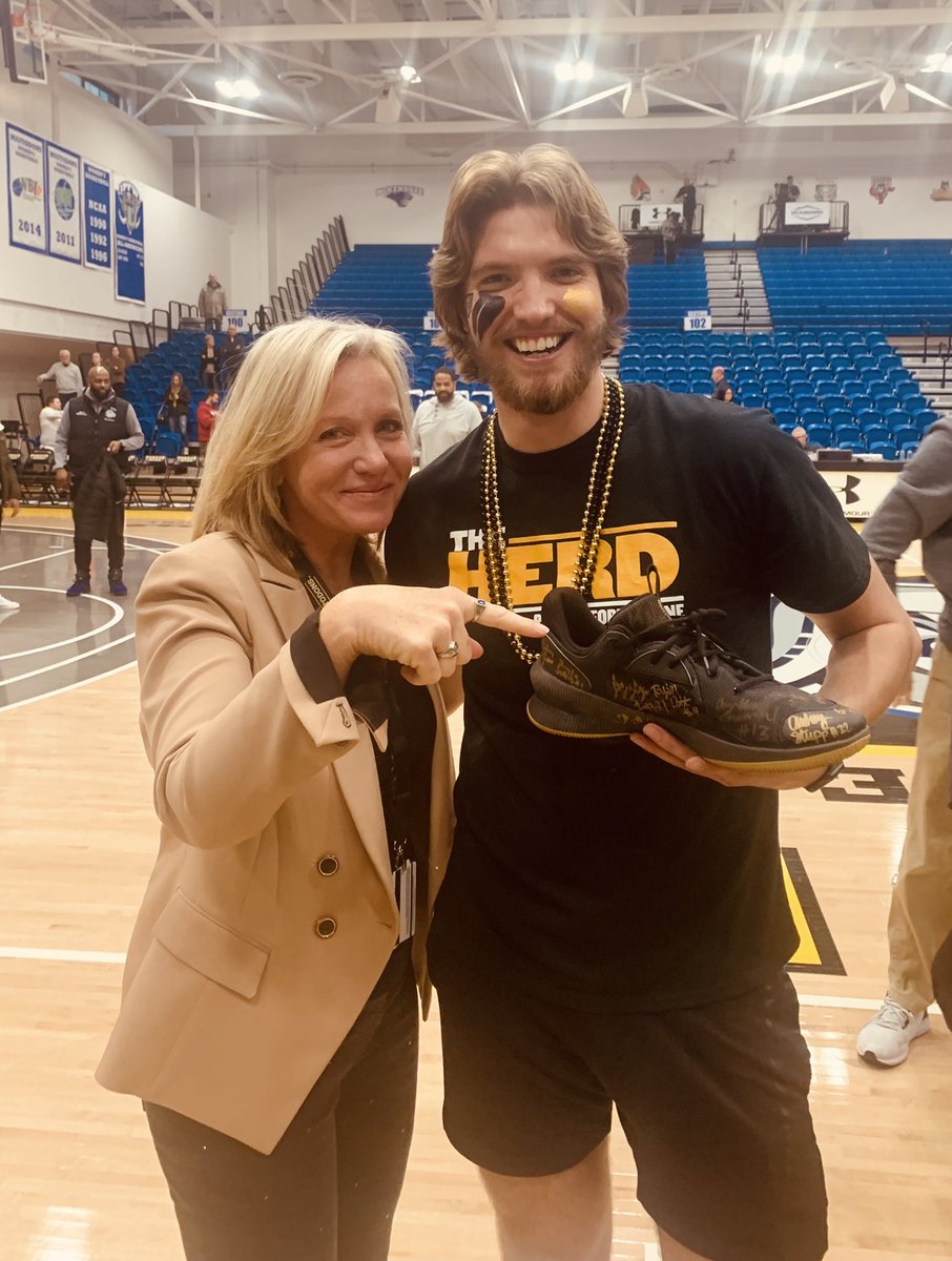 FortWayneAD's tweet photo. FUN one for @GoMastodons  &amp; one of those days I don’t want to end! 
✔️ @MastodonMBB Dub!!!
��️ @MastodonTFXC breaks 3 records on our home track! 
✔️Fantastic @ESPNU broadcast!
✔️ I met the “Shoey guy” &amp; was asked to sign “the shoe!” (It was rather moist) 😩
#FeelTheRumble https://t.co/RoZrxX1gcd