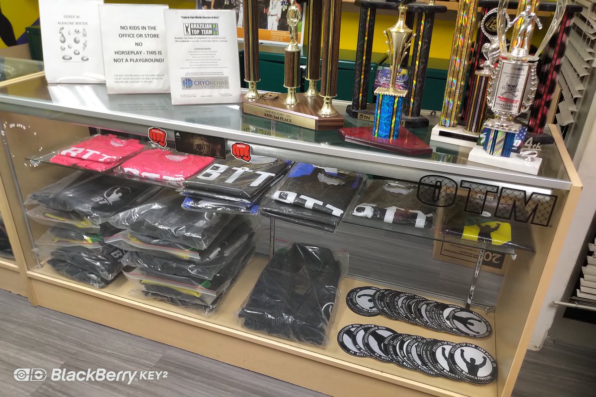 BttLong's tweet photo. Merchandise! 🥊🥋

We still have #BTTLB t-shirts and a few pink rashguards left! #BJJ #NoGi #Judo #MMA #MuayThai #KidsBJJ #KidsMuayThai #BootCamp #CardioKickbboxing 👊 https://t.co/8ra5p5evsj