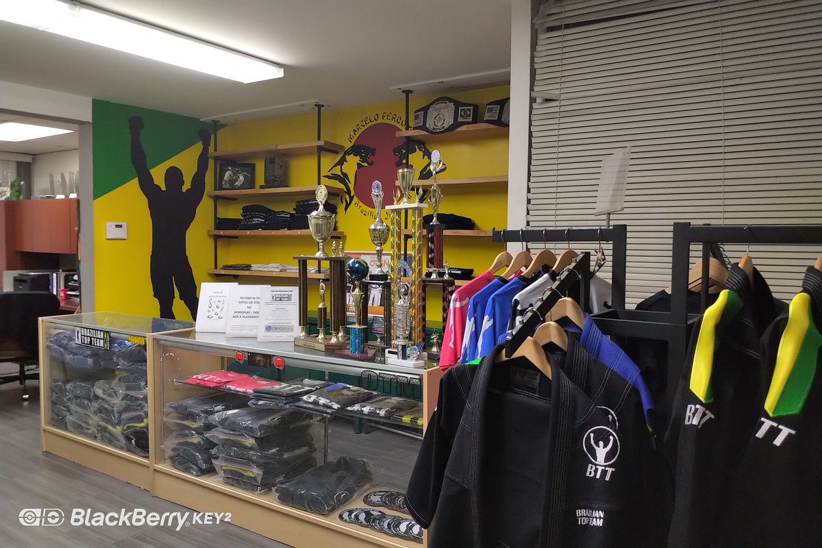 BttLong's tweet photo. Merchandise! 🥊🥋

We still have #BTTLB t-shirts and a few pink rashguards left! #BJJ #NoGi #Judo #MMA #MuayThai #KidsBJJ #KidsMuayThai #BootCamp #CardioKickbboxing 👊 https://t.co/8ra5p5evsj