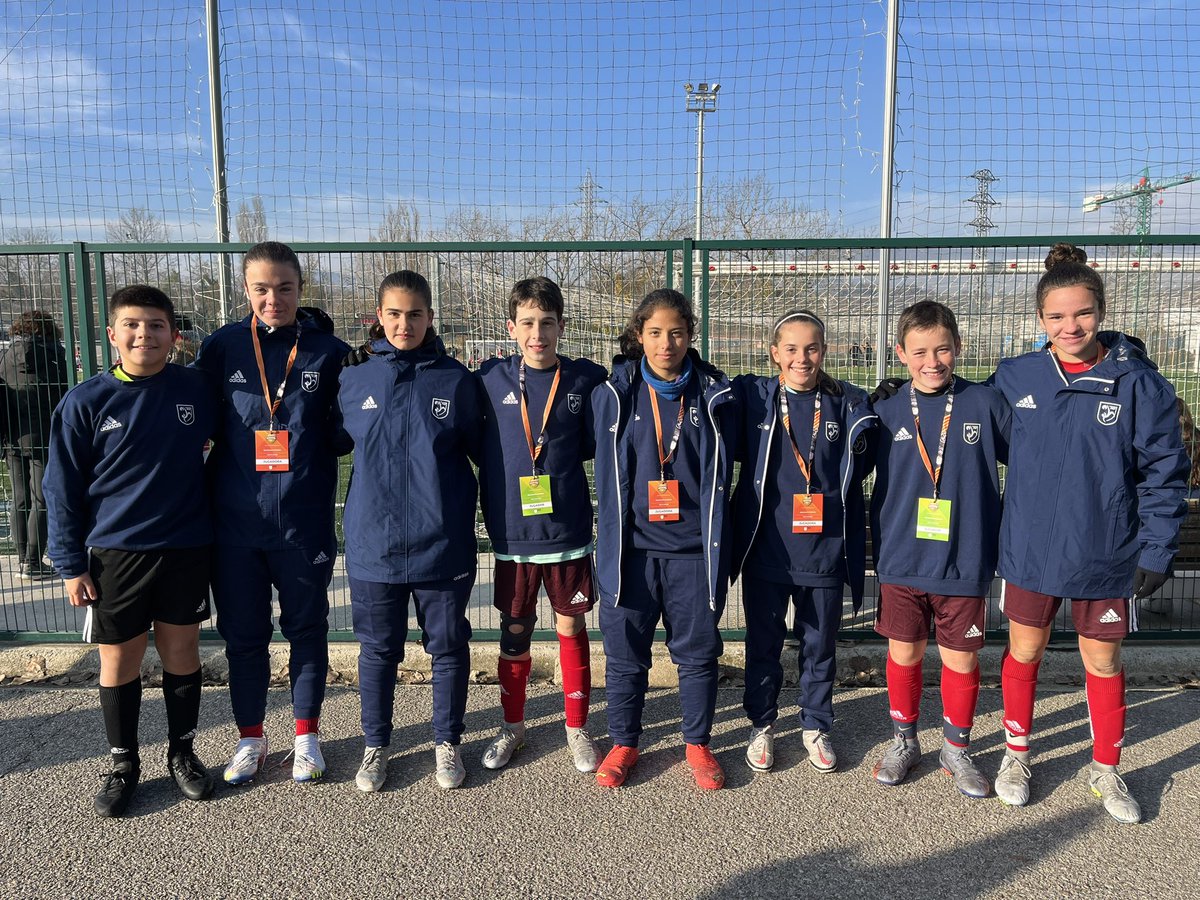 📌 Ela Morató, Arnau Villanueva i Priscilla Kyere
📌 Max Escalé, Queralt Soler, Jordina Arimany, Genís Dinarès, Laia Gassol, Arlet Aguayo, Sergi Carrera i Maria Soler

⚽️ Representants de l’OAR Vic amb la selecció d’Osona a les trobades territorials! 

🔵🔴 #SócdelOAR #oarvic