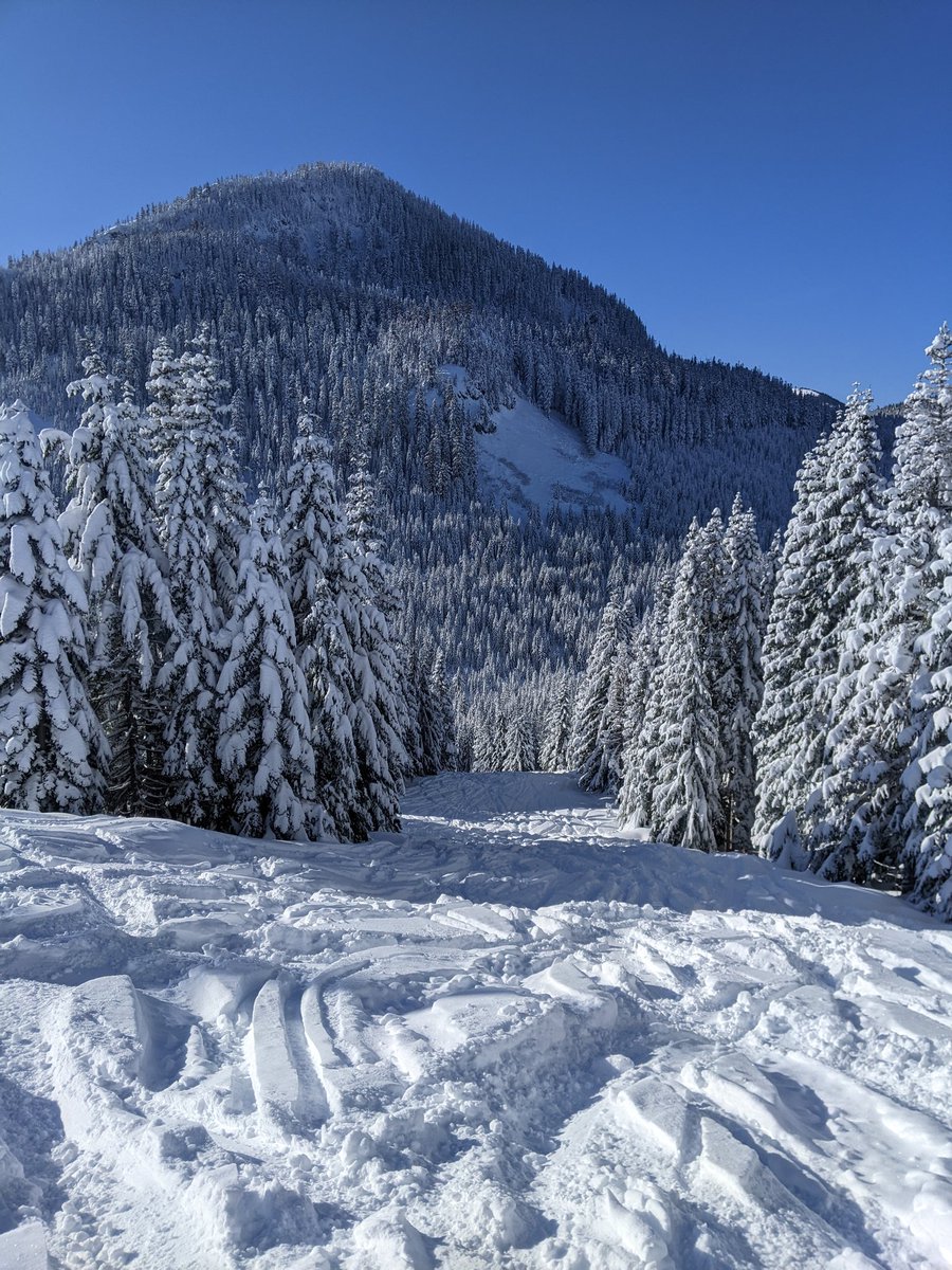danggoodcode's tweet photo. Day one of the ski-kend https://t.co/PnTKSpMzaQ