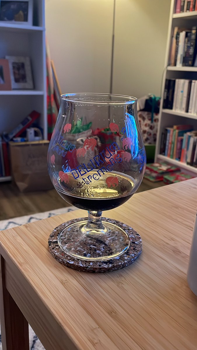HarrisK3419's tweet photo. @LewsOnFirst Love the glass https://t.co/EglWZNbMnZ