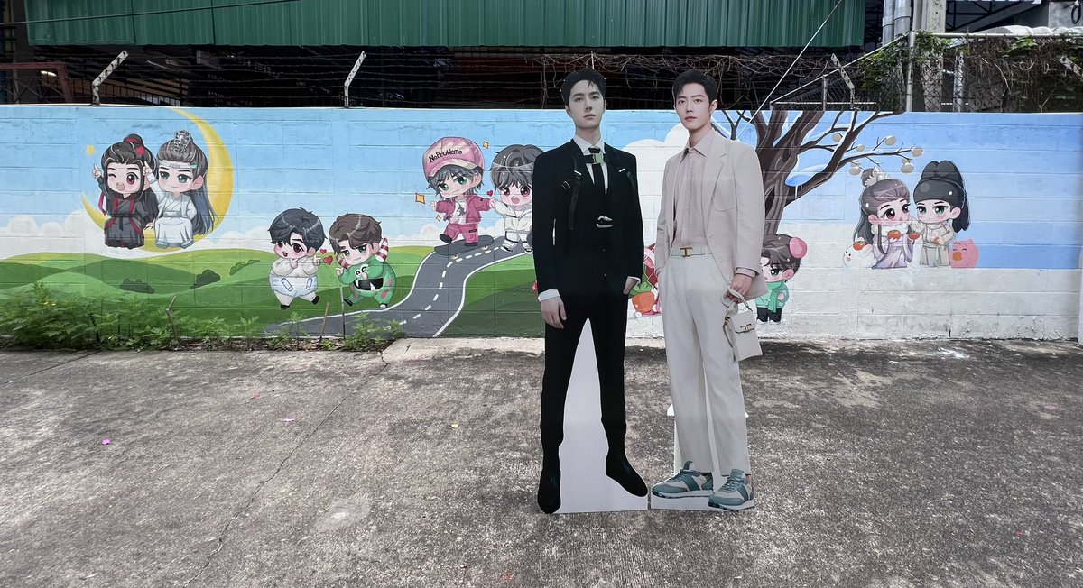 giegriffin's tweet photo. พานุ้งป๋อกับพี่จ้านมาถ่ายรูปกับกำแพงฮะ 😁 ขอบคุณทีมงานอีกครั้งสำหรับแสตนดี้เท่ห์ฮะ นานๆ ผ้มจะเป���ายิ้งฉุบชนะ 😂

#BoZhanSweeterthanSugar

#BJYXSZDArt

@Aorjang https://t.co/Jf4a7jWAxx