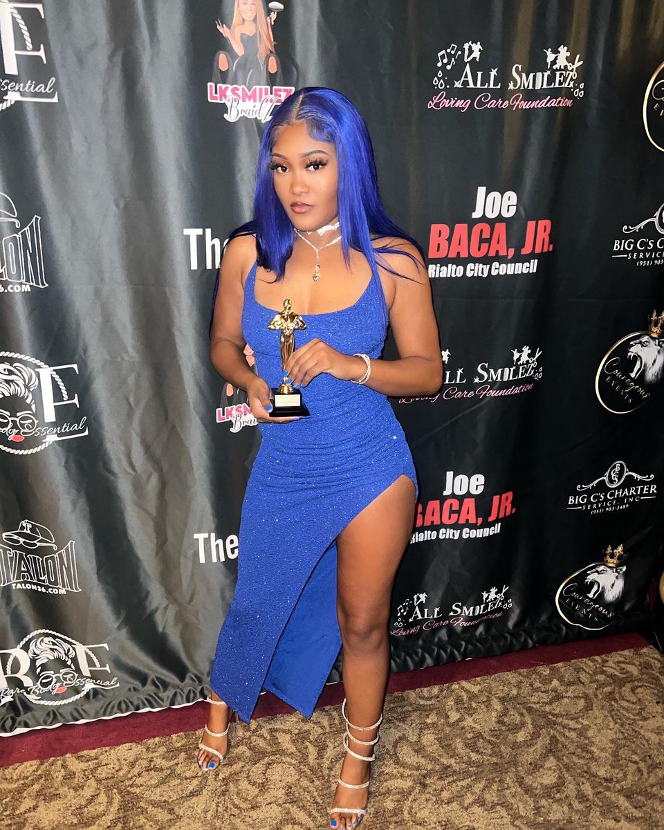 Ashanti_Major's tweet photo. Finally gettin my flowers 🌸💙 INLAND EMPIRE’S Female Hip Hop Artist Of The Year 🏆‼️ But We All Knew That 🤭✨ #majorgang NEXT STOP BET 2023 😆 https://t.co/LEBHzbE2Ox