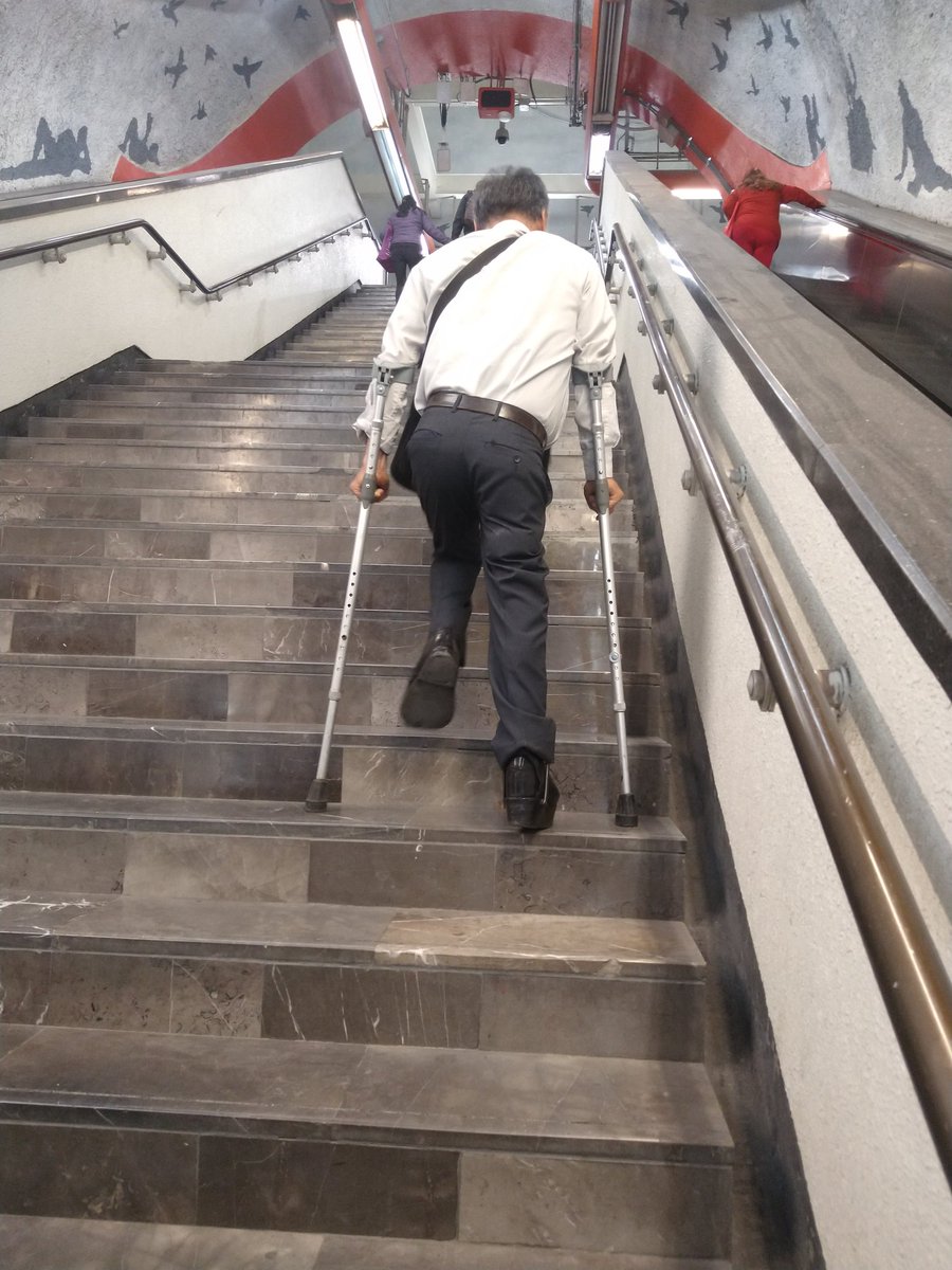 KatyaPalatto's tweet image. Cada vez me da más coraje que en la CdMx las cosas estén tan mal...hoy utilicé el STC Metro, llegué a la estación Mixcoac, y ninguna de las escaleras eléctricas para subir funcionaba...el usuario me dijo qué bueno que lo va a mostrar! @Claudiashein @MetroCDMX