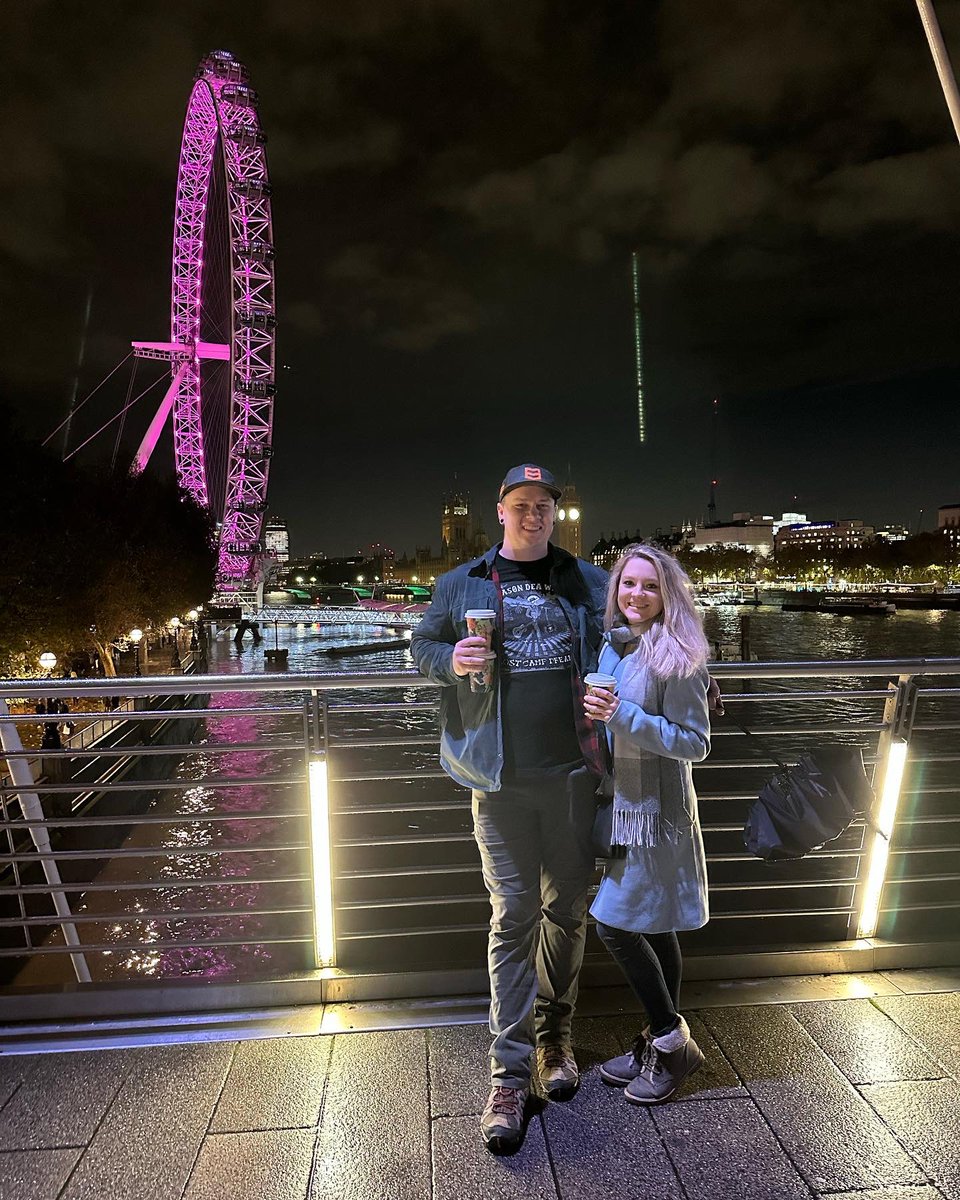 carlee_swanson's tweet photo. Wishing we were back in London… drinking mulled wine… 💕 https://t.co/Iv166jznBS