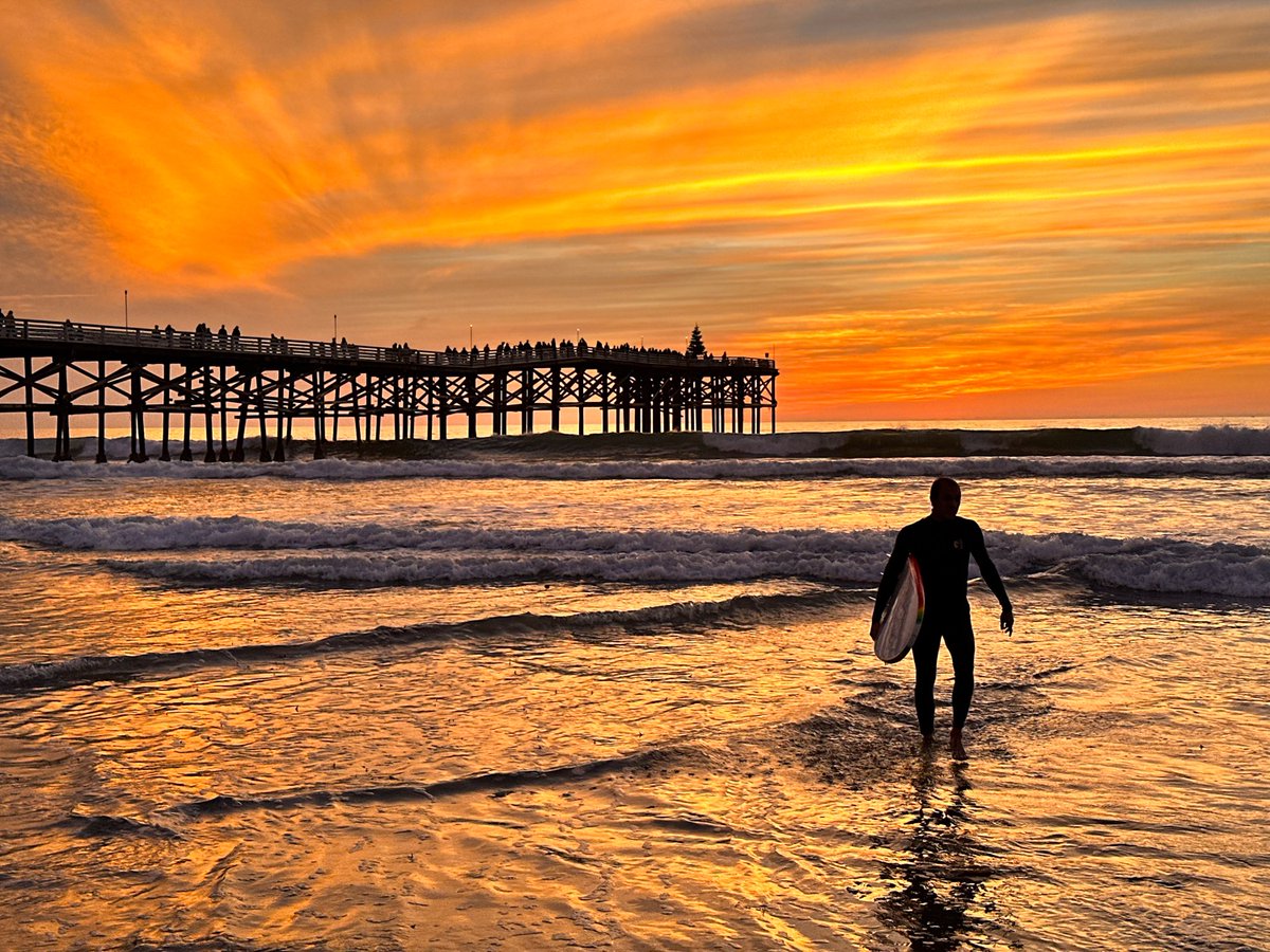 azercloud's tweet photo. Epic sunset in San Diego tonight, here from the Crystal Pier in Pacific Beach. https://t.co/LQQMwtQfYO