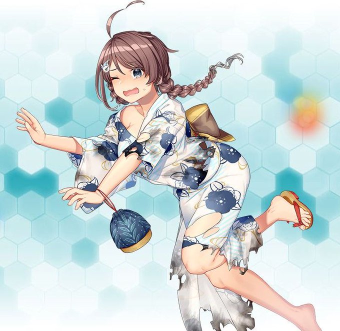 この長鯨ちゃんって後ろから見たら(穿いていたら)絶対パンティラインまる見えだと思うんですよね 