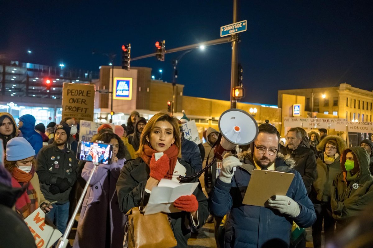 sarahdashji's tweet photo. Today @HBHWorkers rallied and protested the proposed layoff of over 100 employees by @howardbrownhc. They demanded #HBHNoLayoffs and that management #ChopFromTheTop instead of from #EssentialNotDisposable workers who provide vital services to Chicago’s LQBTQIA+ community. https://t.co/8cGirKEWQz