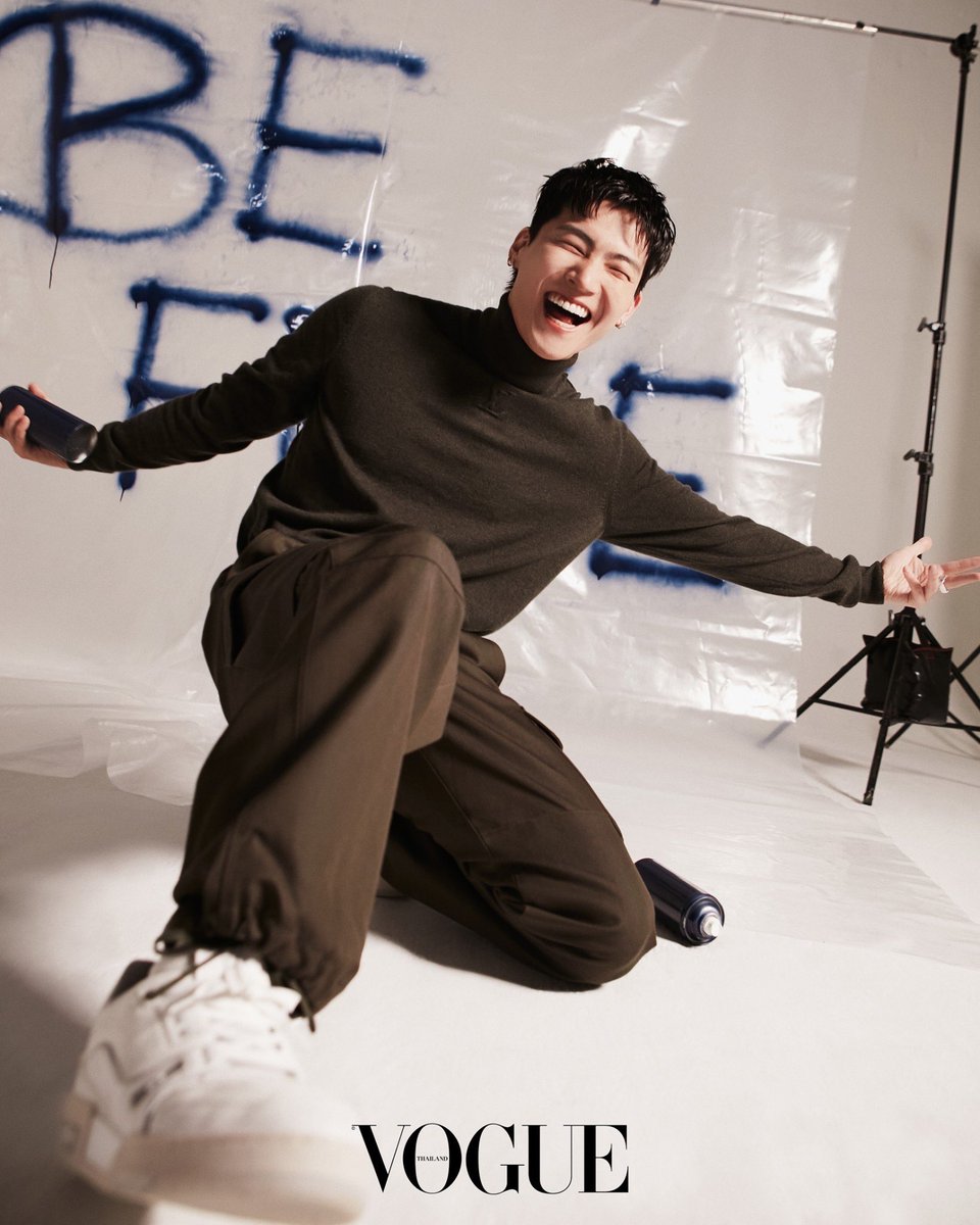 VogueThailand's tweet photo. #VogueThailandDEC2022 เผยภาพแฟชั่นเซ็ต “JAY B” ที่มาเยือนประเทศไทยในฐานะศิลปินเดี่ยวเป็นครั้งแรก ทั้งนี้โว้กมีโอกาสพูดคุยก็สัมผัสได้ถึงความจริงใจ ความมุ่งมั่นที่จะพัฒนาตนเอง และความรักที่มีให้แฟนๆ  #VogueTHxJAYB

ติดตามได้ในนิตยสารโว้กประเทศไทย ฉบับเดือนธันวาคม วางแผงเร็วๆ นี้! https://t.co/hscnULTjmz