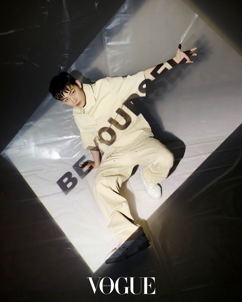 VogueThailand's tweet photo. #VogueThailandDEC2022 เผยภาพแฟชั่นเซ็ต “JAY B” ที่มาเยือนประเทศไทยในฐานะศิลปินเดี่ยวเป็นครั้งแรก ทั้งนี้โว้กมีโอกาสพูดคุยก็สัมผัสได้ถึงความจริงใจ ความมุ่งมั่นที่จะพัฒนาตนเอง และความรักที่มีให้แฟนๆ  #VogueTHxJAYB

ติดตามได้ในนิตยสารโว้กประเทศไทย ฉบับเดือนธันวาคม วางแผงเร็วๆ นี้! https://t.co/hscnULTjmz