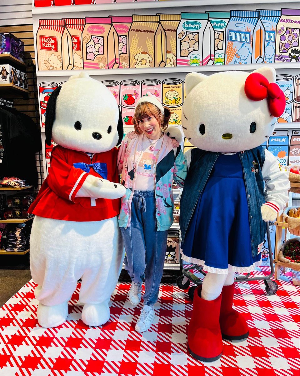 KawaiiStephanie's tweet photo. I had so much fun meeting @hellokitty and Pochacco at @BoxLunchGifts for the awesome collaboration with @sanrio for their new collection Hello Kitty and Friends Kawaii Martππ
#boxlunchxhellokitty #hellokittyandfriends #sanrio #boxlunch #boxlunchgifts #blcollective https://t.co/RTQLby5vZR