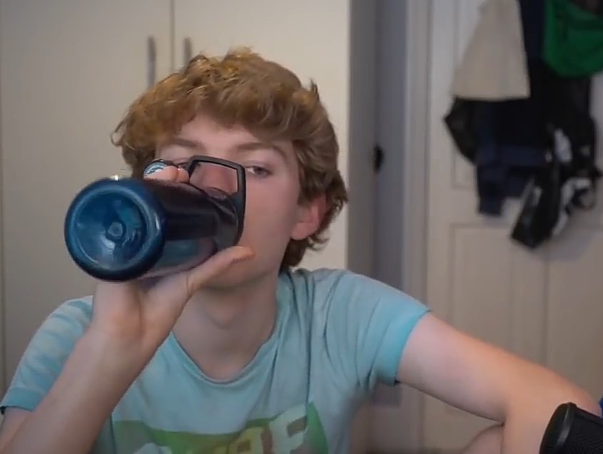 s_ebbi_e's tweet photo. he was so babygirl in this stream https://t.co/MZpAAFuYnz