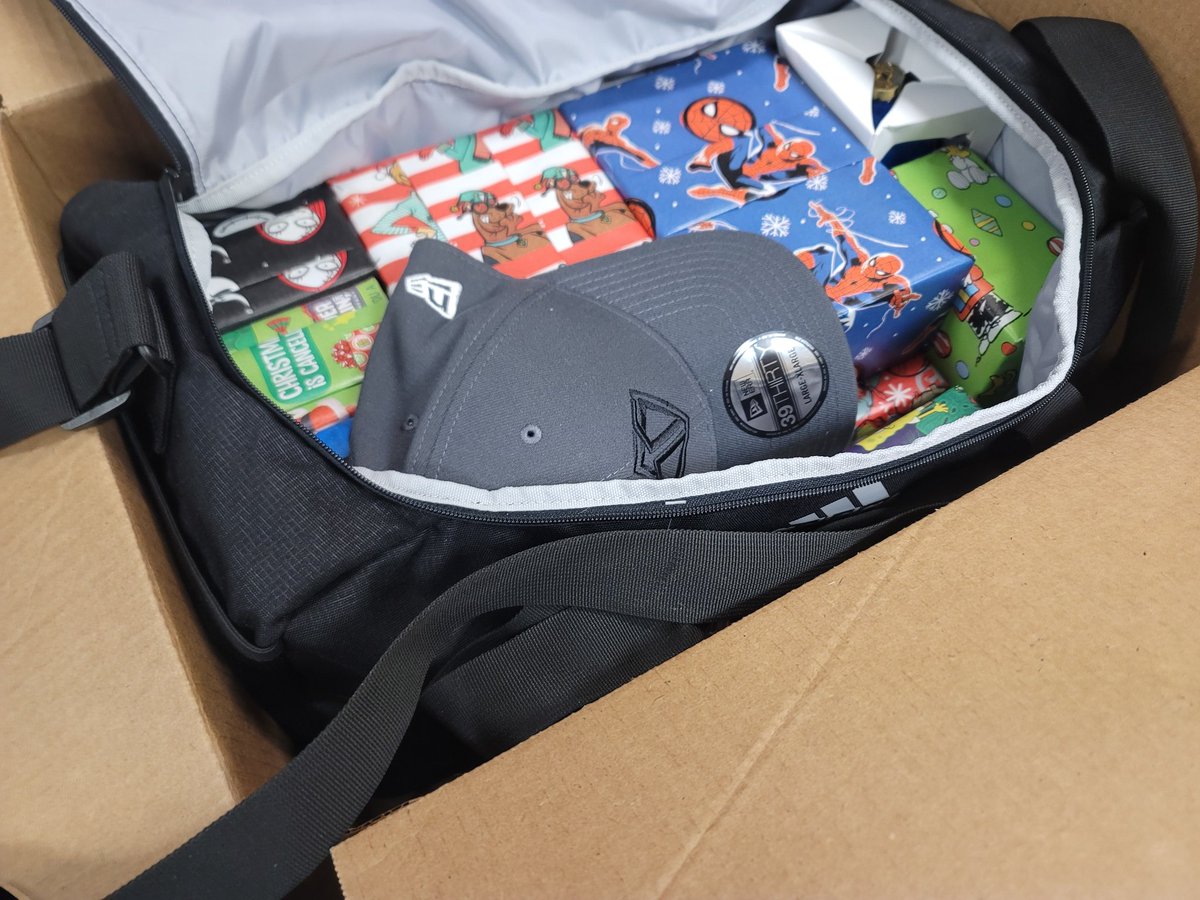 CobiesCards's tweet photo. 3rd Topps Adidas golf bag stuffed w/ ~24 gifts &amp; Topps MLB boxes goes to 1 person who follows me, follows &amp; joins the @TalksChrome pinned contest &amp; subscribes here: https://t.co/qAYnR8lzrx
Happy Holidays! I will pick a winner 12/8.
Please like, RT &amp; reply 4 the winning random! https://t.co/oSoxvbFP3B