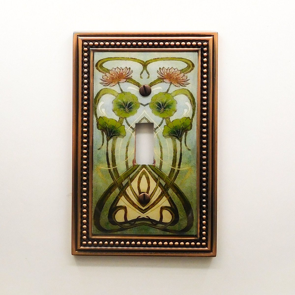 serra_artcraft's tweet photo. Art Nouveau Waterlilies Single Toggle Wall Plate #ArtWallPlate #SwitchPlateCover 
$55.00
➤ https://t.co/wvn0DFtxg8 https://t.co/rxIFSEorXK