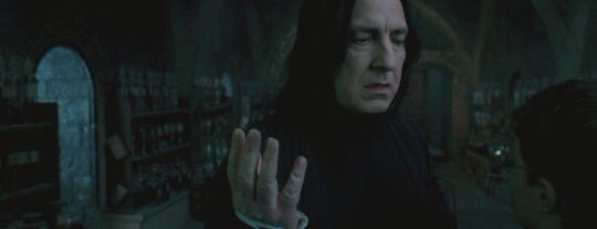 “ ฉันหวังว่าวันนี้คงจะไม่เห็นพวกงี่เง่าที่ไหนมานอนดิ้นเร่าปวดท้องเพราะไม่ได้ทานอาหารเช้าใช่มั้ย ”