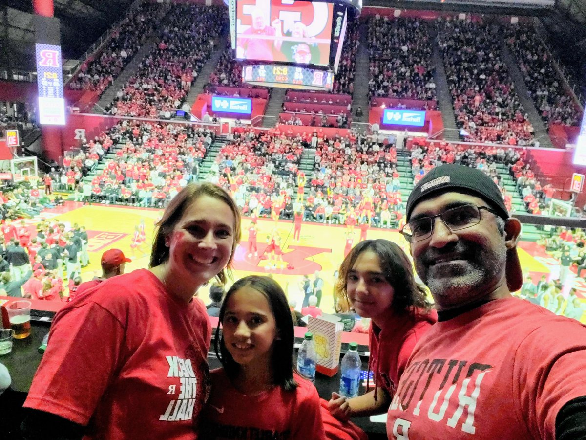 AjitBPai's tweet photo. @KnightSociety_ @RutgersMBB @DaveAnderson100 @NIL4Good Thanks again to Dave Anderson, Knight Society, Geo Baker and @GreenyRU. The whole family had a blast. Also great to meet other KS gold members. We will donate $100 to Jenni's Toys. https://t.co/EtyZ1TaiP7