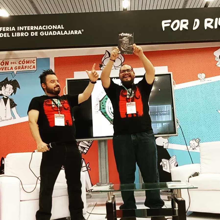 fortalezacomics's tweet photo. PPFC y @filguadalajara en la ceremonia de premiación, festejando al autor @HerettoDos con su obra ganadora de este año: "Ceniza:Vil y vulgar infierno de Shanik" y por que no, sumándose nuestra campeona del año pasado @albaglezart con su obra "Agujero blanco" ¡Te lo debíamos Alba! https://t.co/s37fwAveFa