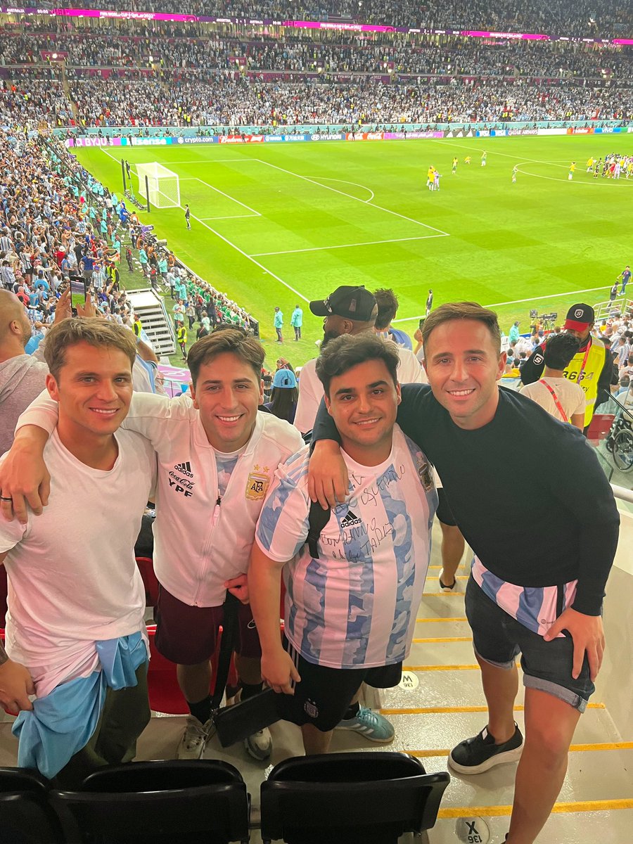 Hoy cumplimos 20 años de música, 20 años de escenarios, de rutas recorridas, de incontables aventuras, de muchas alegrías y algunos pocos momentos tristes. Hoy la vida nos encuentra Juntos y disfrutando un mundial. Aguante la familia, los amigos y LOS TOTORA.