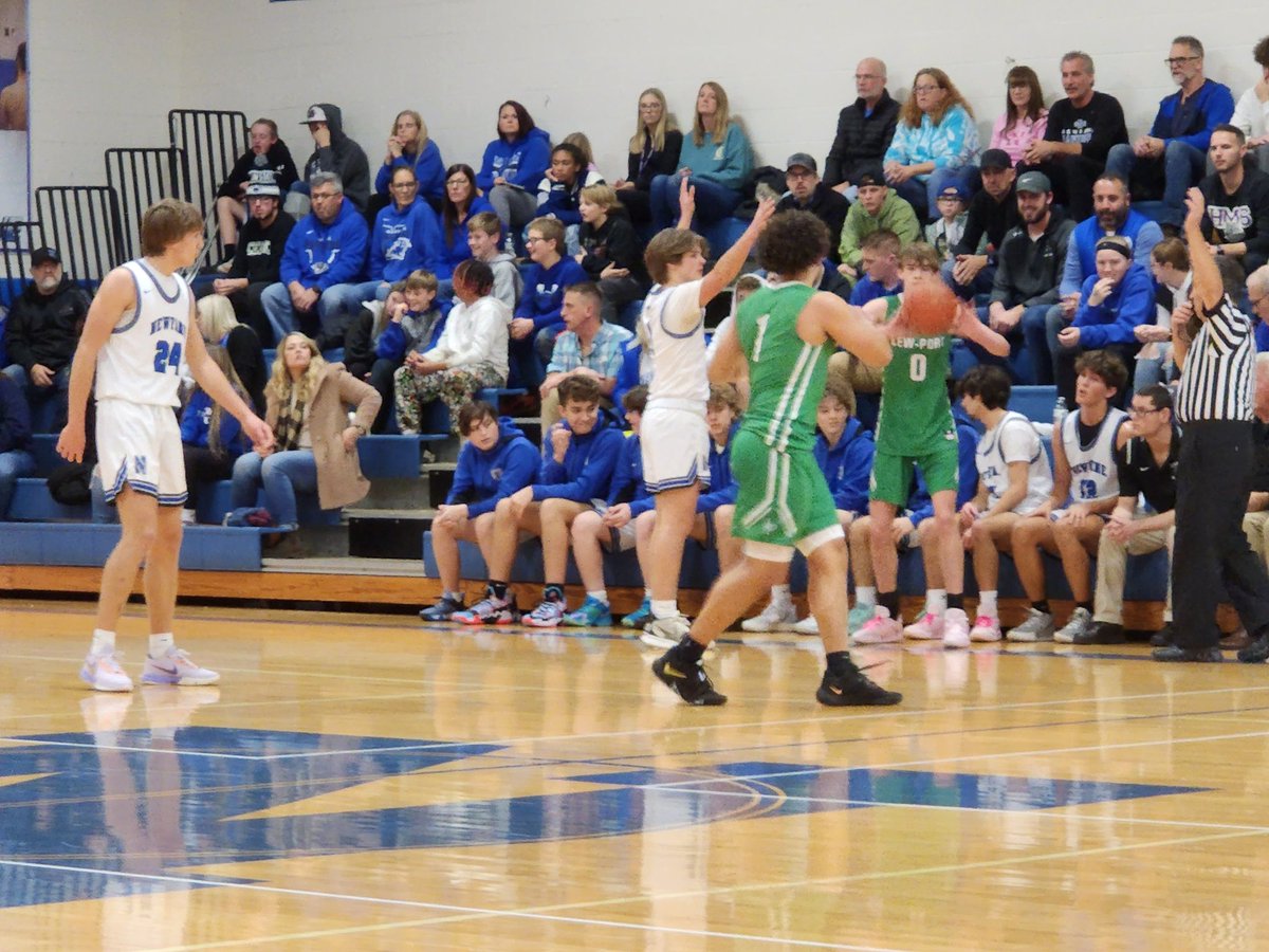 ghostback20's tweet image. It's that time again After 3 quarters its LewPort leading Newfane 56-50 two nice looking teams