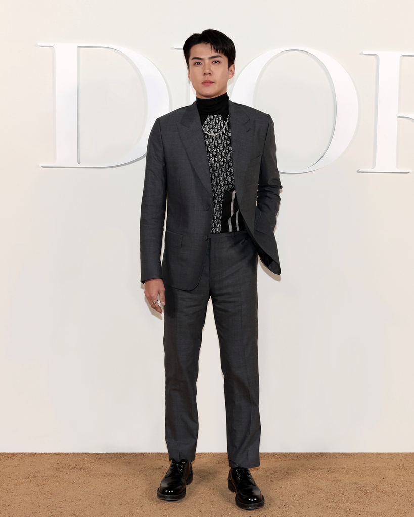 The picture of elegance upon arrival, Sehun, Dior ambassador in Korea, joined the lineup of #StarsinDior attending the just-ended #DiorMenFall 2023 show by Kim Jones on.dior.com/menfall2023 held before the pyramids of Giza in Egypt.