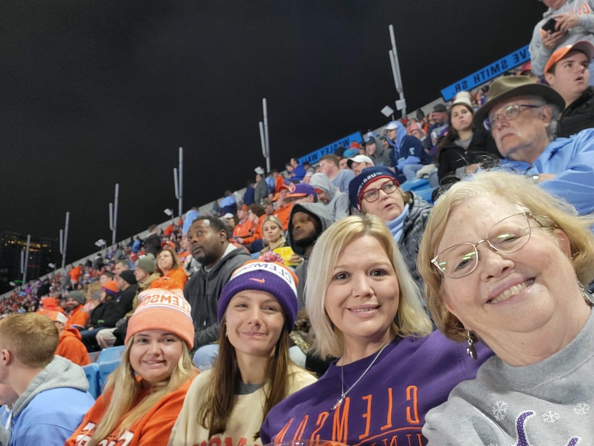 HiersAshley's tweet photo. #ACCFCG 3 generations of Clemson fans https://t.co/SCiZcF52OF