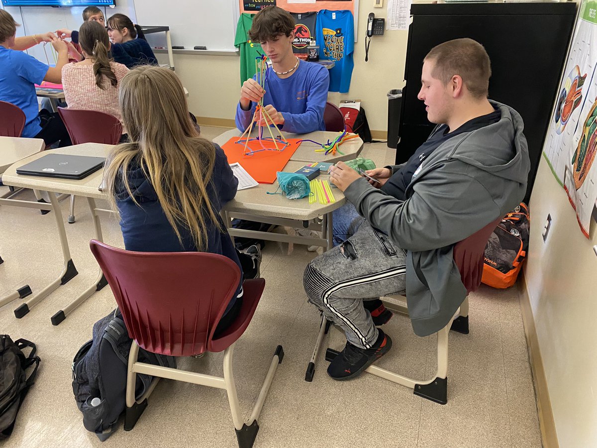 ACDutchmenPride's tweet image. This week in Mrs. Smith’s Current Health class, the students did an activity demonstrating the role of life experiences on early brain development.  #Funwhilelearning