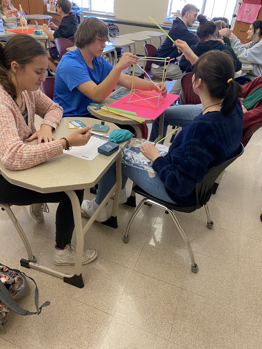 ACDutchmenPride's tweet image. This week in Mrs. Smith’s Current Health class, the students did an activity demonstrating the role of life experiences on early brain development.  #Funwhilelearning