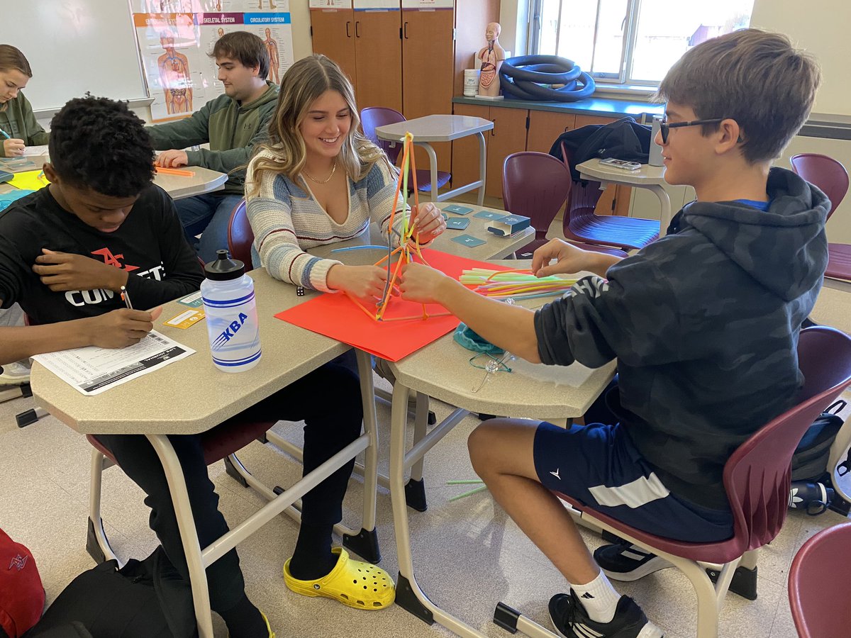 ACDutchmenPride's tweet image. This week in Mrs. Smith’s Current Health class, the students did an activity demonstrating the role of life experiences on early brain development.  #Funwhilelearning